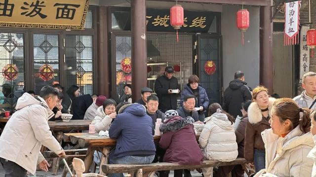 花灯已就位，好戏即将开场！铁道游击队景区邀你共赴璀璨之约