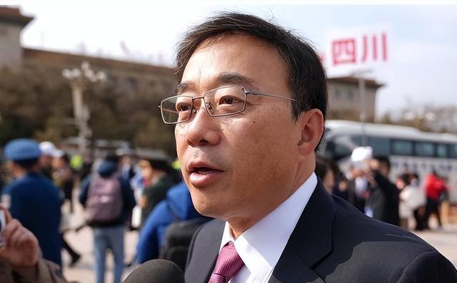 轮到美国被“垄断”了！“芯片之父”弃美回国，研发成果堪比核武