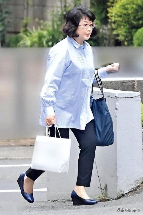 73岁三浦友和现状：不靠儿孙不住豪宅，只想和山口百惠安静老去