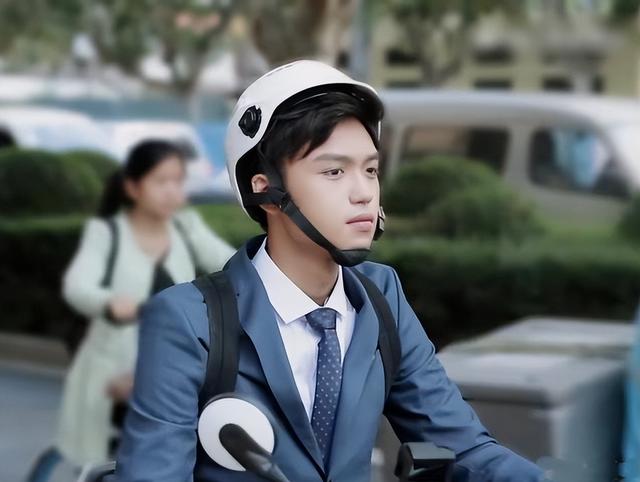 李晨官宣结婚!《令人心动offer》垫底生逆袭: 7年从哭包到人生赢家