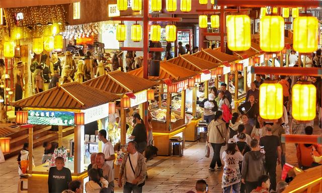 东方旋风席卷欧美！中国免签政策火出圈，老外直呼想“润”来中国