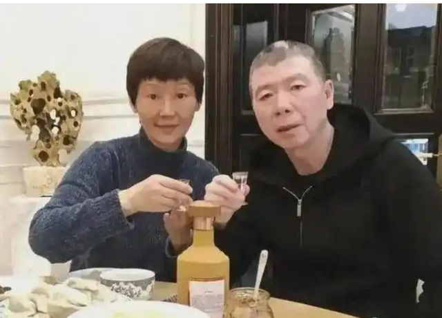 冯小刚被曝离婚？妻子徐帆不再隐忍，自曝婚姻真相，拿捏冯小刚