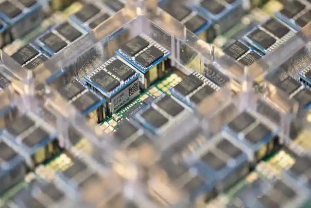 当AI掌控一切，马斯克推崇的"后稀缺社会"！是天堂还是牢笼？