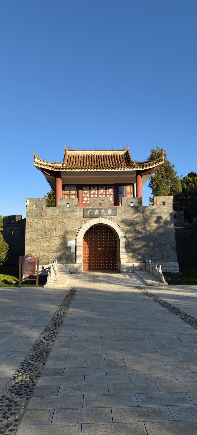 一车一人自驾游（二）：“炮弹路”让我心悬，龙氏家祠无缘其真容