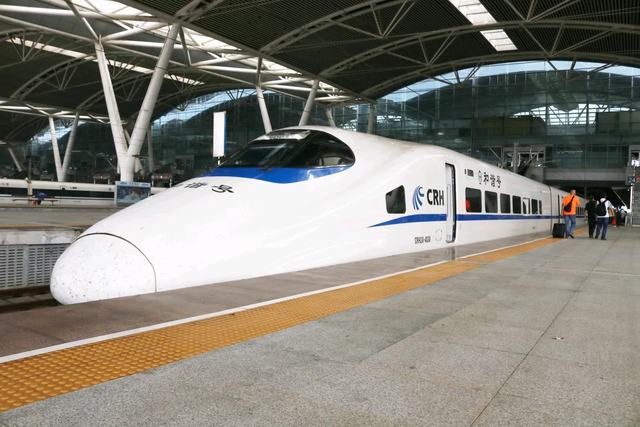 高铁旅行，忽然发现：有的列车坐着坐着车次就变了！咋回事？