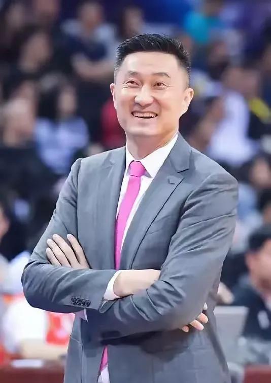 看了广东队新赛季注册名单，才发现杜锋针对争冠，还得做3大改变