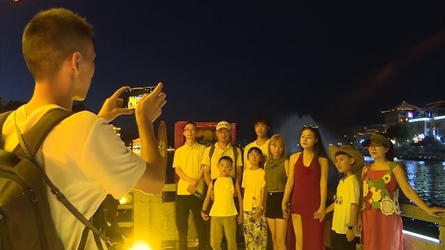 敦煌党河风情线：市民休闲地 游客打卡点