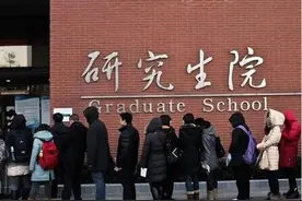 中国“最惨”研究生：又穷又累，天天挨骂，堪称高学历廉价牛马图片