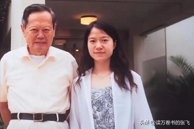 杨振宁走后1个月, 翁帆搬离别墅, 带走34箱东西, 那是她全部的财产