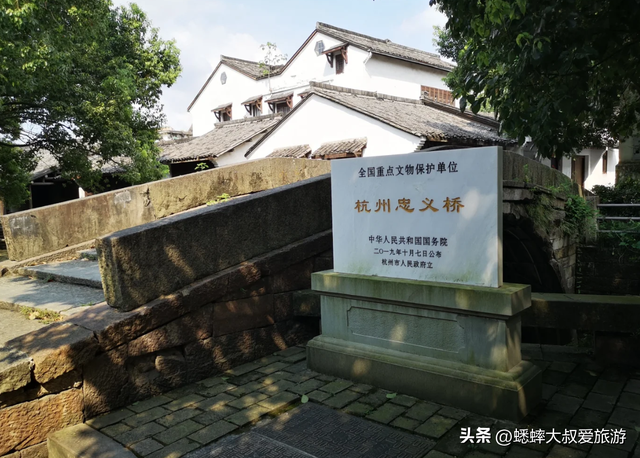 太难得了，原来杭州还藏着“绝美古街”，拍照打卡一绝，关键无人