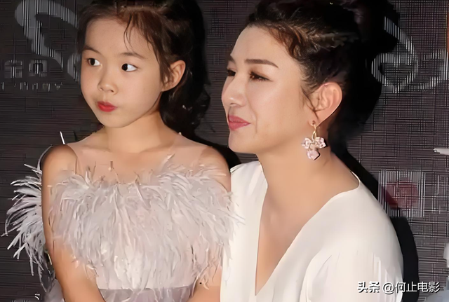 黄奕的女儿为何不能入圈？看看亲爹妈状况，就知道她将是“笑话”