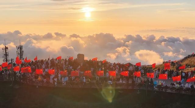 南昌全国“霸榜”！各大景区人流“爆棚”！江西开启“人山人海”模式！