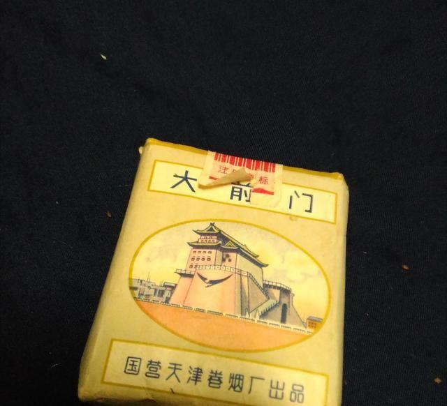 大爷出上联：芙蓉王炮轰大前门，妻子对出的下联堪称千古妙对！