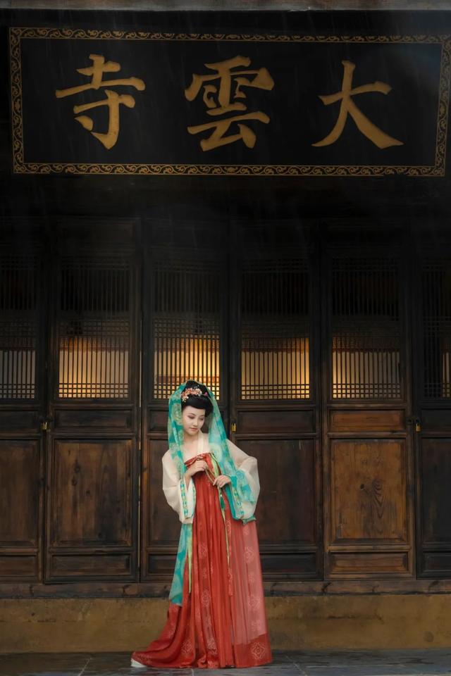 红墙绿荫，与女皇共赴一场夏日国风之约