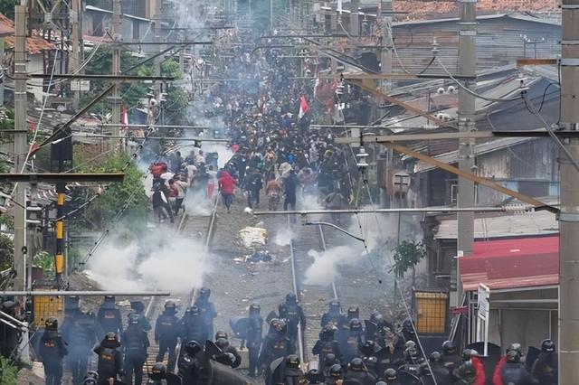 九三阅兵将至：一国总统宣布不来了；该国总统称“永不背叛中国”