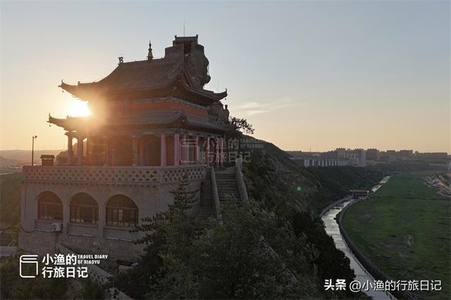 陕北有座“云顶天宫”，1公里山脊薄如刀背，挤了100多座古建筑
