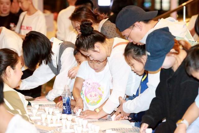 新民大街放大招：市集、花车巡游，承包你的假期快乐！