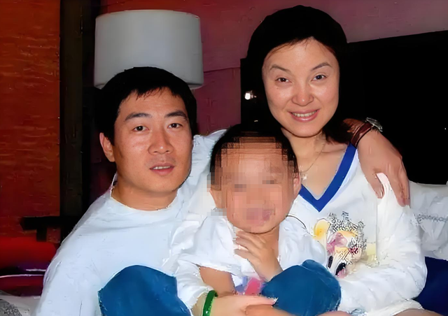 婚内出轨整容医生，偷前夫12亿财产，靠一首歌爆火的她如今怎样？