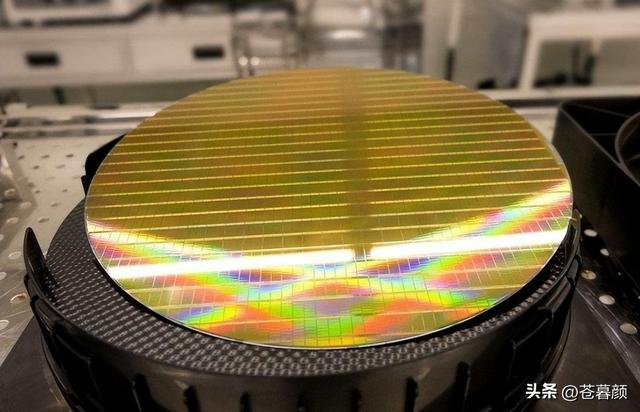 荷兰正式禁售DUV光刻机，中方别无选择，只能坚定自主制造破局