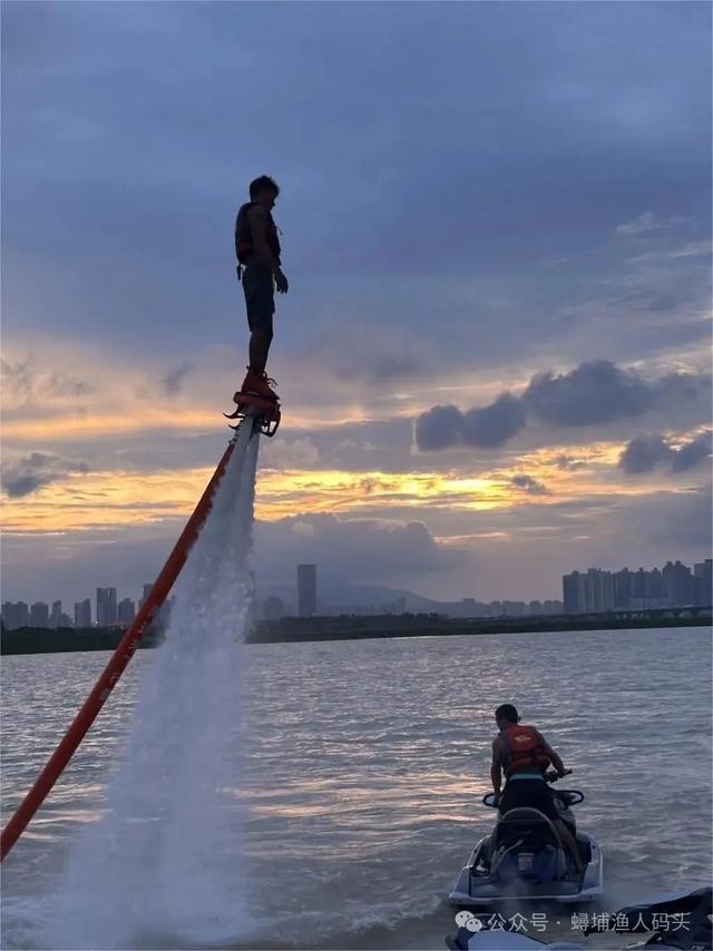 驻唱燃夜、灯光秀，还有海上飞龙汇！蟳埔渔人码头精彩不停歇！