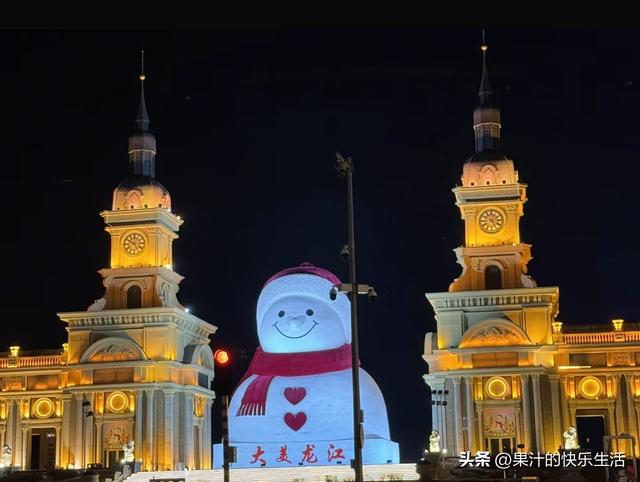 李湘瘦好多！带王诗龄哈尔滨参加活动！母女俩又瘦又薄！美出天际