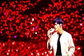 都与周杰伦谈过恋爱，昆凌对比46岁体面的侯佩岑，“差距”出来了图片