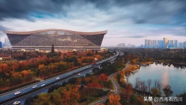 秒杀巴黎的晨跑圣地!马克龙用脚步为成都“代言”,网红湖这样练成