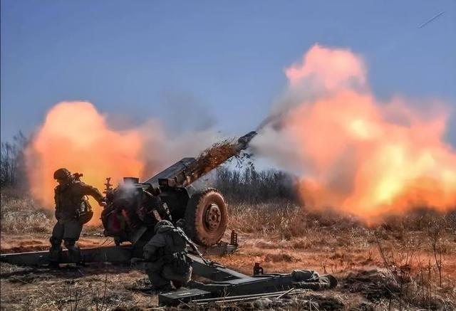 出大事了，乌导弹从天而降，俄首都被炸？普京下令，美国态度变了