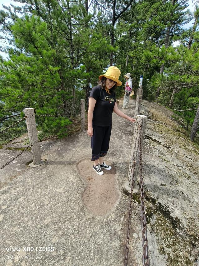 林壑听涛逢旧雨 溪声松语话流年