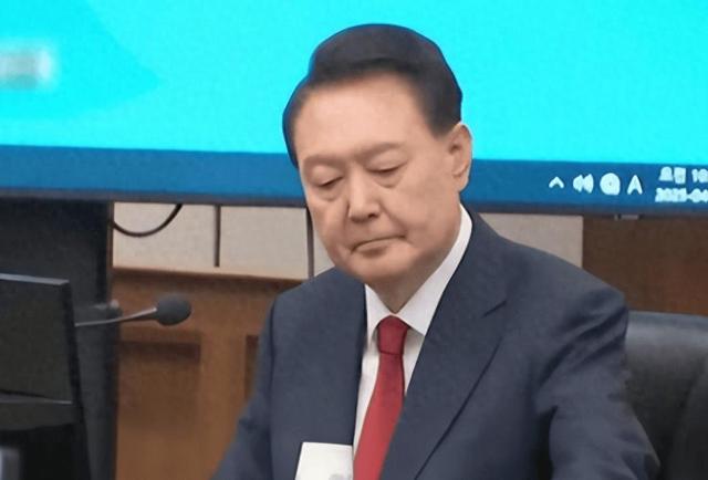 一听有机会出去，尹锡悦立马变脸，只要不被判死刑，他都愿意配合