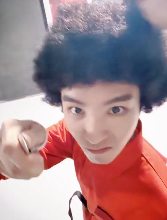 关系藏不住了？全红婵被王俊凯保镖一路护送	，原来真相早有预兆