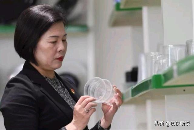 不靠稀土和航母！这个台州女人，用一根叉子，就扼住了老美命脉！