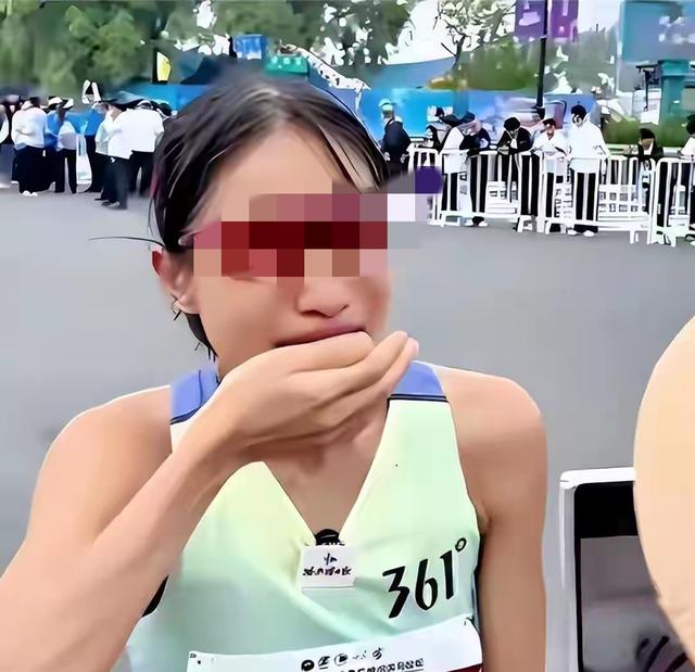 丈夫公开发声！官宣辞职才5天，最快女护士竟踏上了另一条上坡路