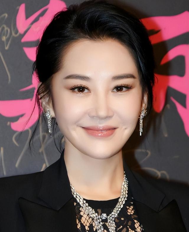 她一生 “风流成性、老少通吃”	，撩汉无数，现如今56岁却依旧单身