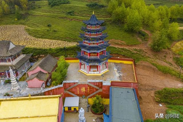 沙尔湾的历史悠久，村口大光明寺令人惊艳，竟是青海汉传佛教之首