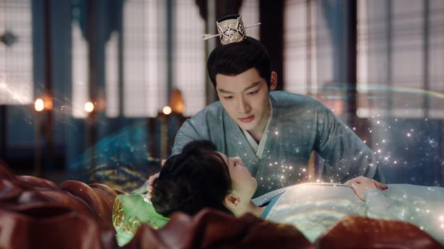 二刷《长相思》才看懂，原来小夭额间的桃花，早就暗示了她的真身