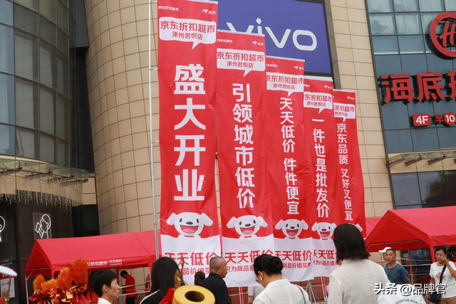 30万人次！70万枚9.9元鸡蛋售罄，又一零售巨头扑向“穷鬼超市”