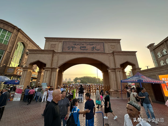 风沙与机遇并存！喀什，如何从地图边缘成功跃升“亚欧之心”?