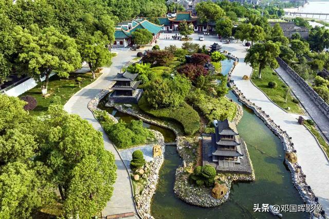 洞庭湖畔岳阳楼