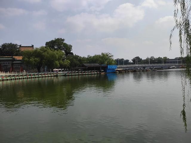 北京北海公园：五朝皇家园林！核心景区琼华岛周边美景。