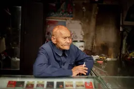 “拿下”一张烟草证，每年真能赚到3、4万吗？天上不会掉馅饼！图片