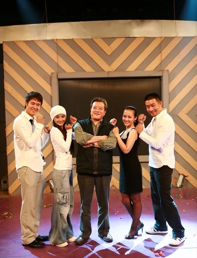 他28岁跳楼身亡，离开前顶楼徘徊3小时，留17字感人遗言告别人间