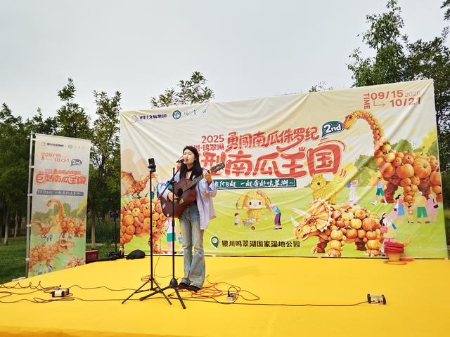 超震撼的大地艺术！2025年第二届鸣翠湖巨型南瓜王国活动精彩启幕