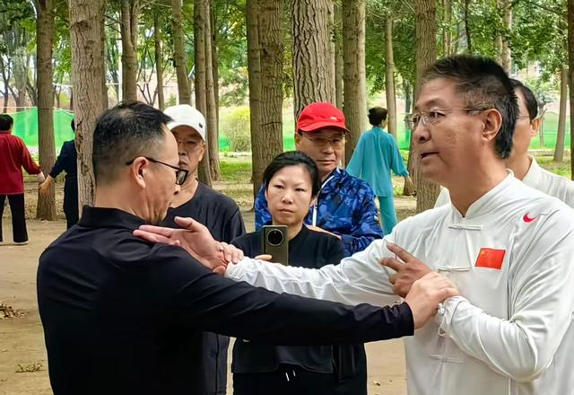 杜德平太极专栏  习练太极拳可以有效抑製贪嗔痴慢疑