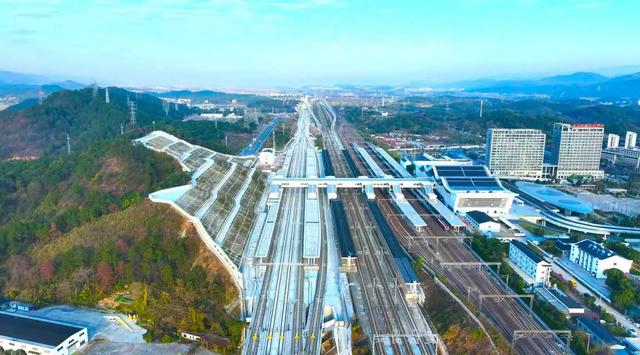 杭衢高铁开通运营