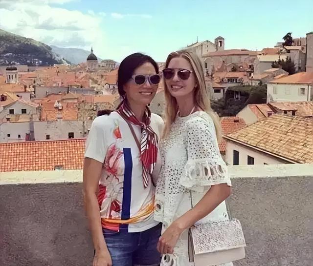 睡完首富睡总统！从厂妹到顶级名媛，靠男人捞到268亿，她凭啥？