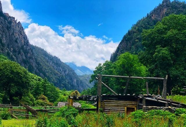 云南有一个绝美的村落，它藏在雪山脚下，人迹罕至，堪称世外桃源