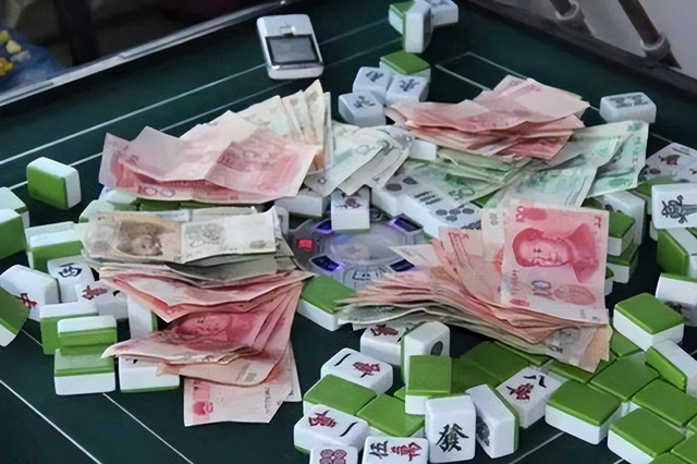 11年，内蒙一女子每晚打麻将，从来没输过钱，丈夫在地窖找到原因