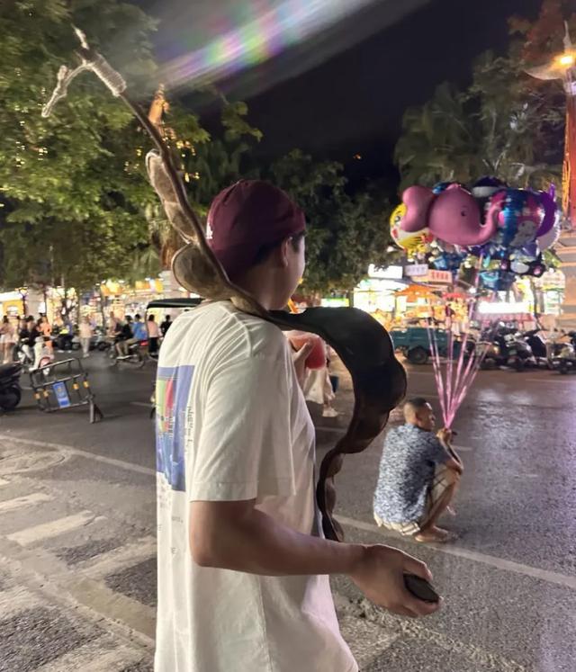 这可能是我买过的最离谱的特产: