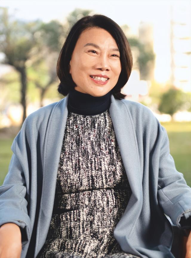 雷军没想到，十亿赌约12年后，董明珠一个举动再令所有人刮目相看